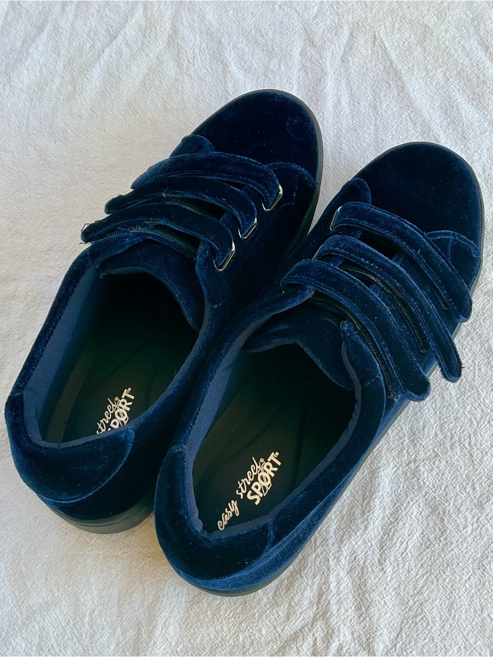 Blue Velvet Shoes 8.5W Easy Street Sport Strive Straps Women’s Sneakers Navy